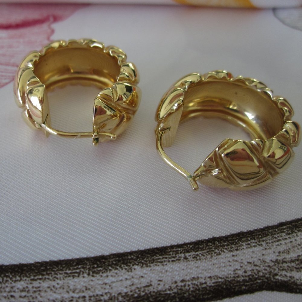 Missoma Lucy Williams Chunky Waffle Hoop Earrings - Picture 9 of 12